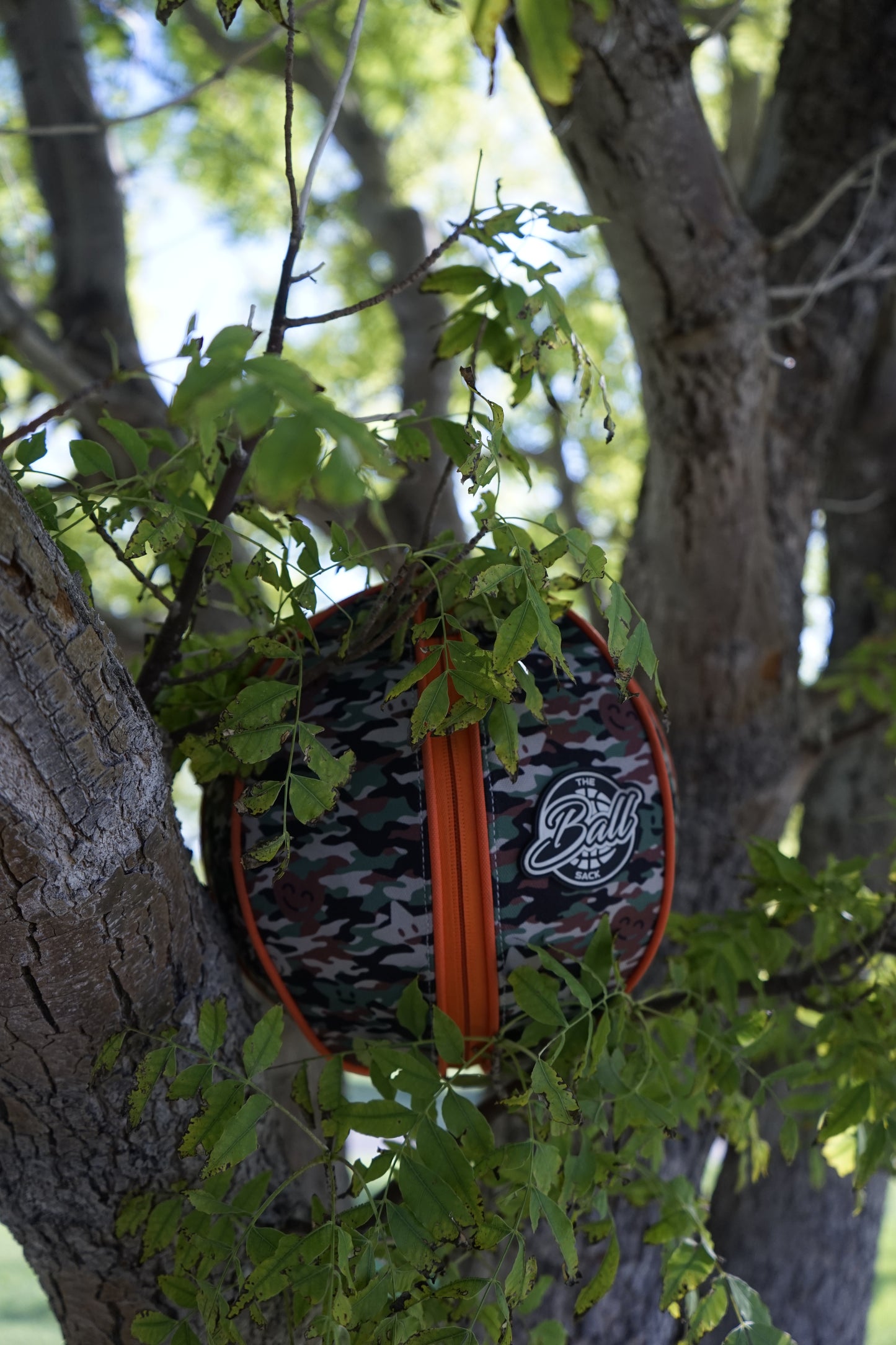 NOVR The Ballsack Happy Camo basketball carrier — detail