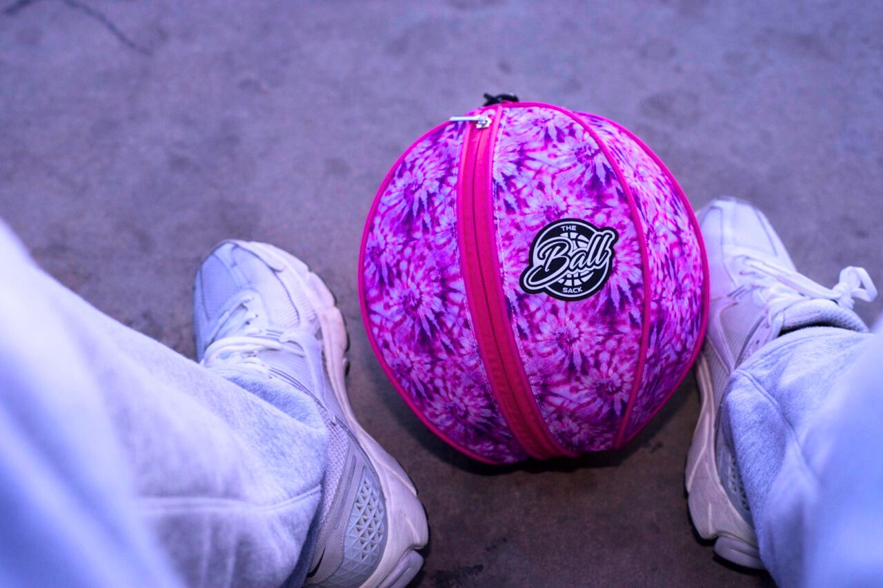 NOVR The Ballsack Tie-Dye basketball carrier — detail